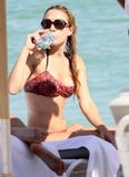 th_02852_Celebutopia-Chloe_Sevigny_in_bikini_on_the_beach_in_Miami-05_122_105lo.jpg