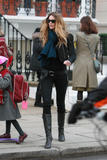 th_91467_celebrity_paradise.com_TheElder_ElleMacpherson2010_11_22_ontheschoolruninLondon1_122_121lo.JPG