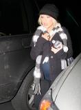 th_27554_celeb-city.org-Christina_Aguilera-very_pregnant_643_122_198lo.JPG