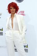 th_40599_Rihanna2011BillboardMusicAwardsArrival22.5.2011_82_122_210lo.jpg