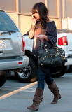 http://img196.imagevenue.com/loc257/th_21402_Vanessa_Anne_Hudgens_2008-12-18_-_leaving_a_business_meeting_in_Westwood_8133_122_257lo.jpg