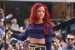 th_517132442_Rihanna_performs_on_NBCs_Today_J0001_135_122_408lo.jpg