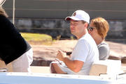 th_299724535_LeonardoDiCaprioLeonardoDiCaprioFriendsFCl7xEOG1GPl_122_42lo.jpg