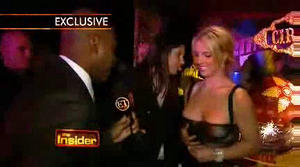 http://img196.imagevenue.com/loc422/th_39789_BritneySpears_Giftparty01_123_422lo.jpg