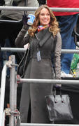 th_54611_Tikipeter_Hilary_Swank_filming_in_New_York_City_007_123_433lo.jpg