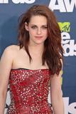 th_14949_KristenStewart_2011MTVMovieAwards_LA_050611_633_122_492lo.jpg