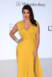 th_788532467_kim_kardashian_01_122_53lo.jpg