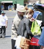 th_74815_Preppie_-_Jessica_Biel_shopping_at_Whole_Foods_in_Brentwood_-_July_4_2009_1279_122_644lo.jpg