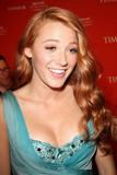 th_97813_BlakeLively_Time100Gala_LincolnCenterNYC_260411_019_122_71lo.jpg