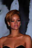 th_97528_celebrity-paradise.com_Rihanna_Best_0096_123_749lo.jpg