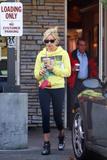 th_89359_celebrity-paradise.com-The_Elder-ASHLEY_TISDALE_2010-02-17_-_GETTING_A_DRINK_IN_LA_251_122_879lo.jpg