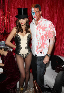 http://img196.imagevenue.com/loc159/th_994301811_MirandaKerr_HoststheSexyCircusHalloween_0020_122_159lo.jpg