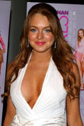 http://img196.imagevenue.com/loc363/th_50485_LindsayLohan_2004MeanGirlsNYCPremiere_April23rd_016_122_363lo.jpg