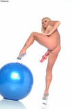 Ashton Moore - Busty Workout Ball e19g7hb4jx