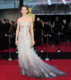 http://img196.imagevenue.com/loc470/th_79367_celebrity_paradise.com_TheElder_HilarySwank2_122_470lo.jpg