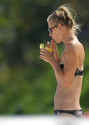 http://img196.imagevenue.com/loc537/th_434585390_MCFan_for_CelebloungeCelebsForum02_04_201411_25_37_122_537lo.jpg